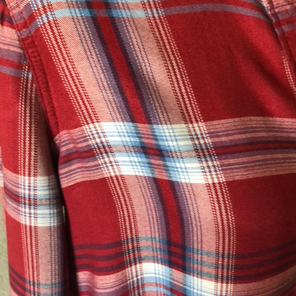 Button down shirt 😍 - Picture 3 of 5